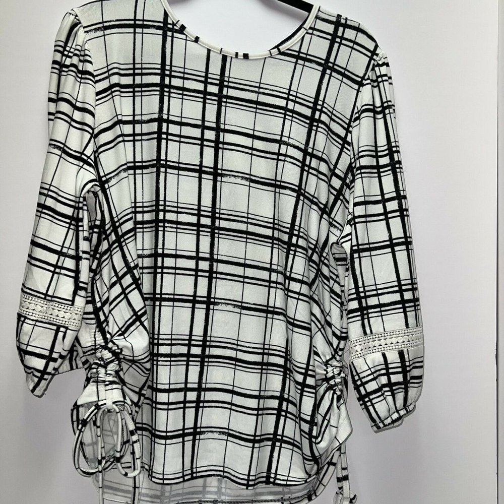 Brand New w/Tag Como Blu 1X Ultra Soft Knit Top Ivory/Black Gathered Sides Adj.